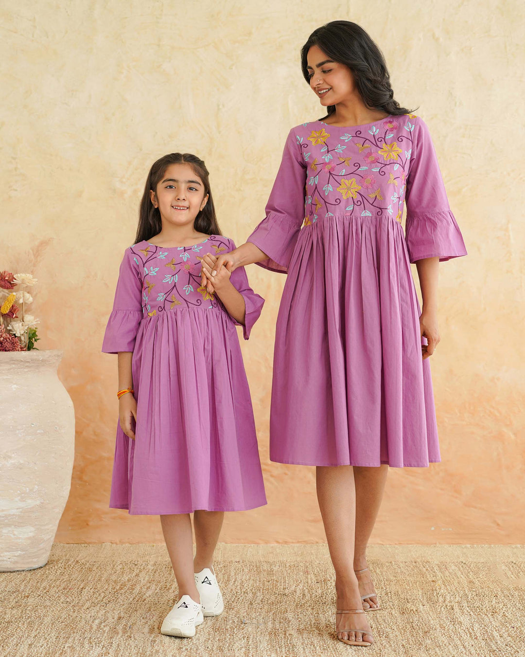 Mom and Daughter Dresses | Buy Twinning Dresses for Mom and Daughter Duos Online Fashiana Mom and Daughter Dresses | Buy Twinning Dresses for Mom and Daughter Duos Online Fashiana