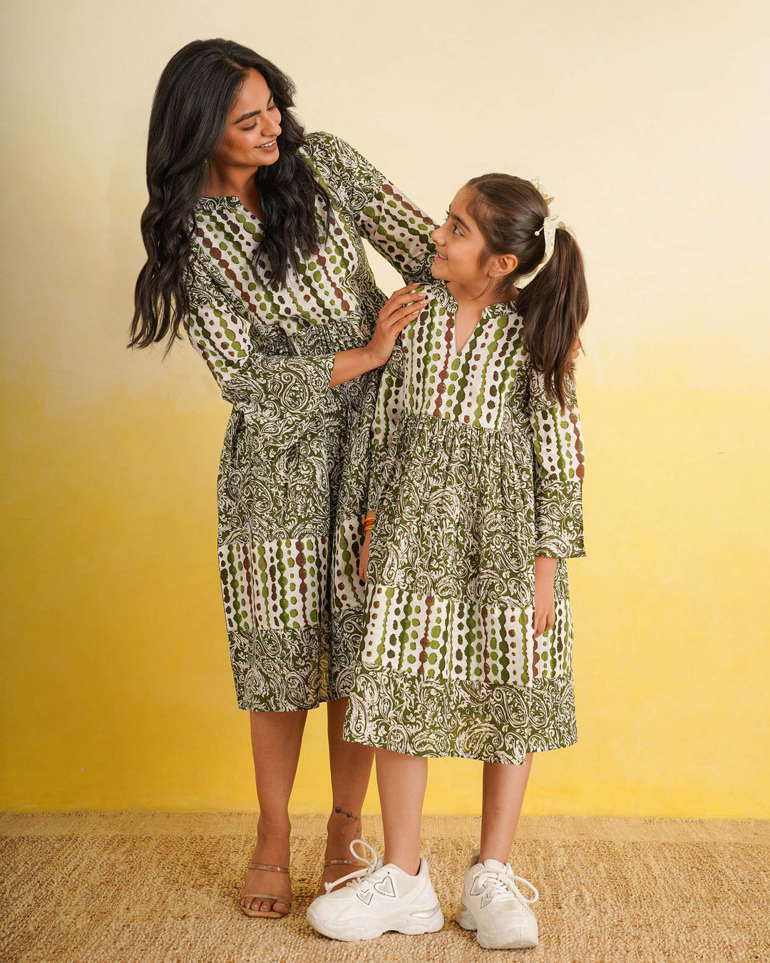 Mom and Daughter Dresses | Buy Twinning Dresses for Mom and Daughter Duos Online Fashiana Mom and Daughter Dresses | Buy Twinning Dresses for Mom and Daughter Duos Online Fashiana
