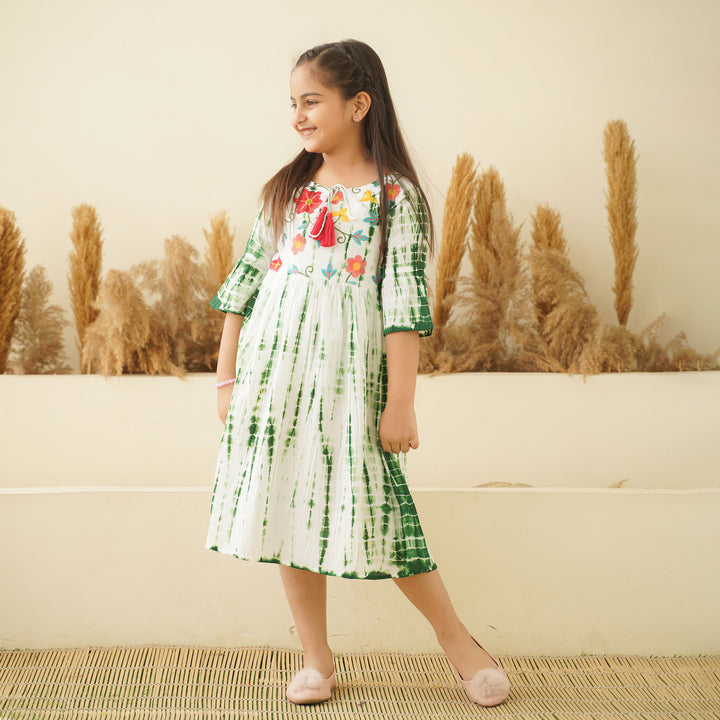 Embroidered Green Tie-Dye Mom and Daughter Cotton Dresses