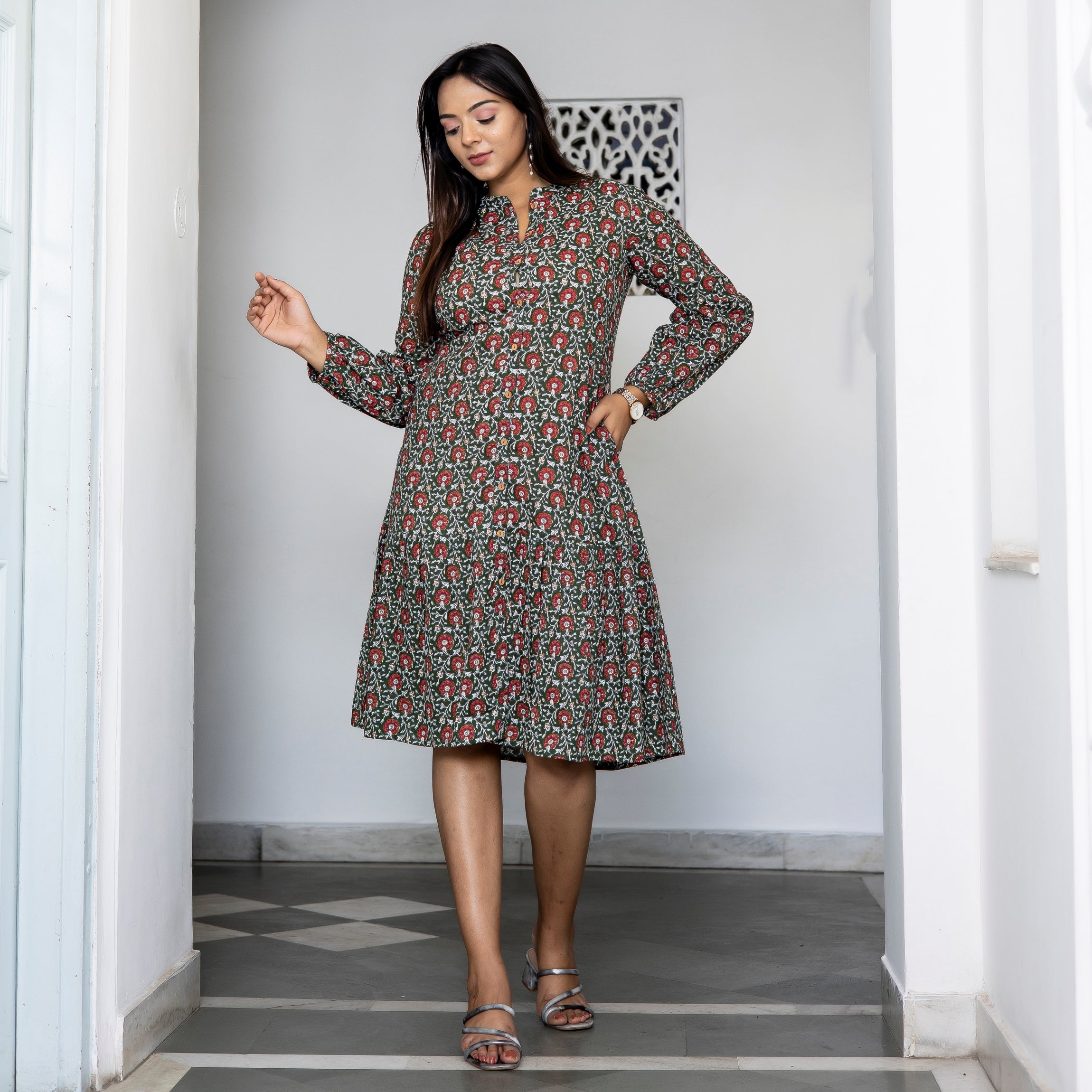 Dark Green Floral Print Button Down Dress with Pockets โ Fashiana