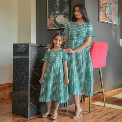 Dabu Green Zigzag Mom and Daughter Dresses