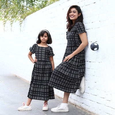Rich Black Mom and Daughter Dress